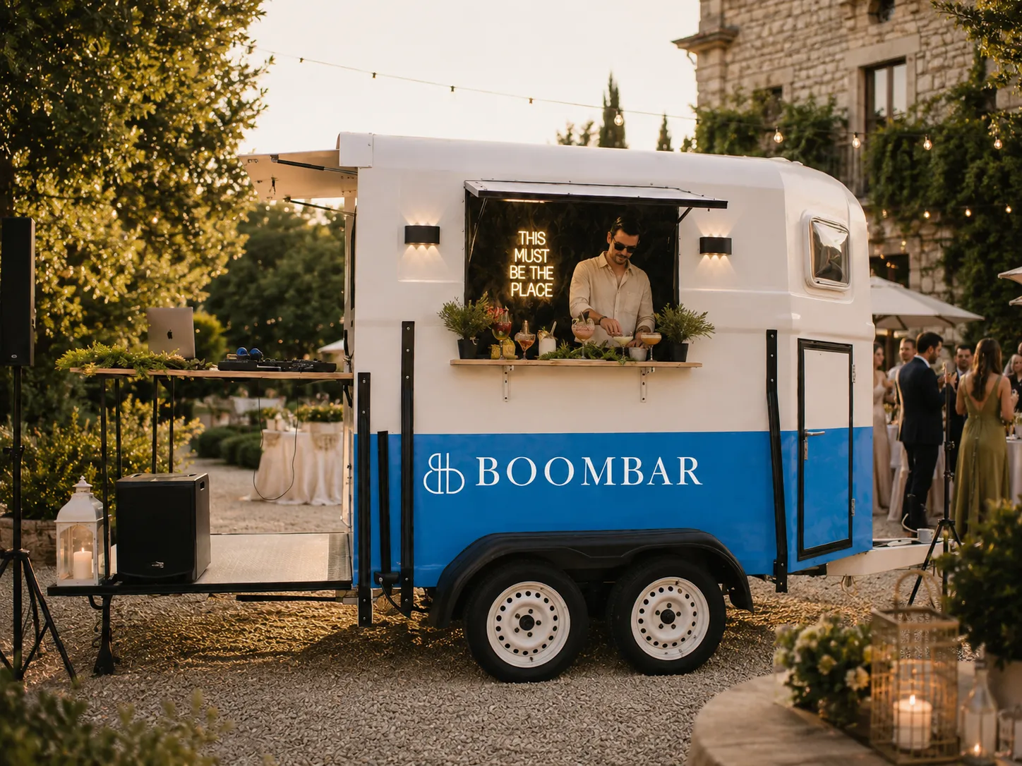 Boombar prikolica kot mobilna enota za poroke, vrtne zabave in dogodke